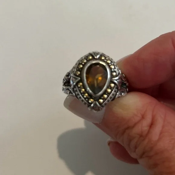 Elegant Silver and Gold-Toned Gem Ring - Picture 2 of 5